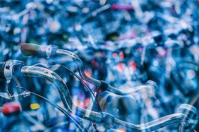 Handlebar Harmony: Which Way to Turn Handlebars When Parking Your Motorcycle